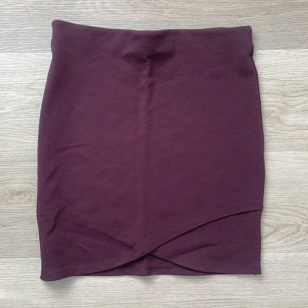 Aritzia Talula Primrose Skirt in Plum